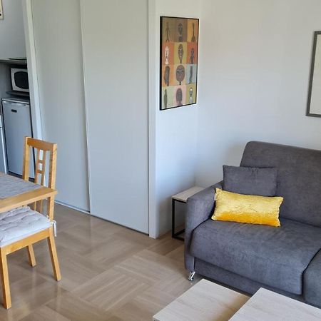 2P Entierement Climatise I Bien Insonorise I Wifi I A 300 M De La Mer I Restaurants Commerces Et Transports A 5Mn A Pied I Ideal 2 Personnes I Possibilite 4 Avec Canape Lit De Qualite I Tres Belle Douche Cagnes-sur-Mer Exterior photo